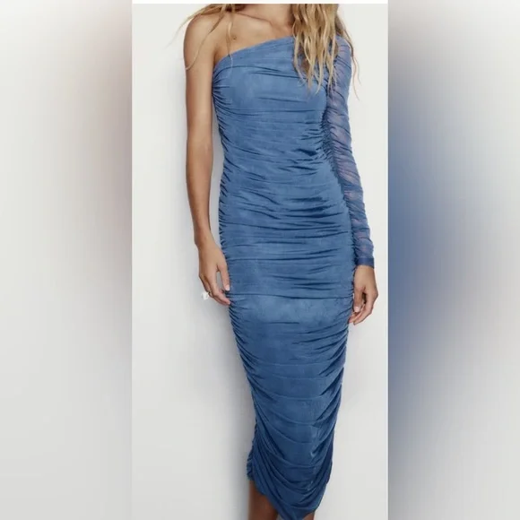 ASYMMETRICAL GATHERED FITTED ORGANZA DRESS
Size Med - Picture 1 of 6